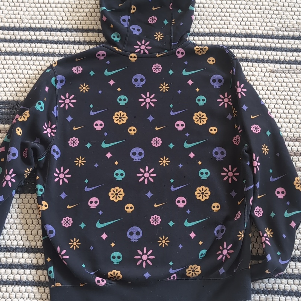 Nike Day of the Dead Hoodie with Multicolor Skull & Floral Pattern - Picture 6 of 6